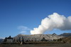 Mont Bromo (Java) (Indonsie) - Le cratre du bromo fume